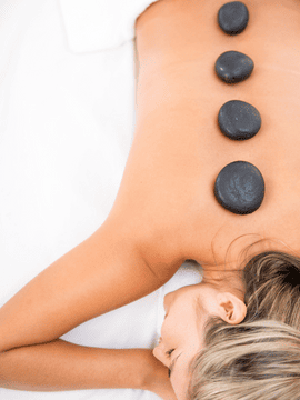 Eine Wellness-Massage kann den Körper und Geist in vielerlei Hinsicht beeinflussen.