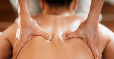 Wellness-Massagen haben einen reinen kosmetischen Zweck und zielen darauf ab, Stress abzubauen und das allgemeine Wohlbefinden zu verbessern.